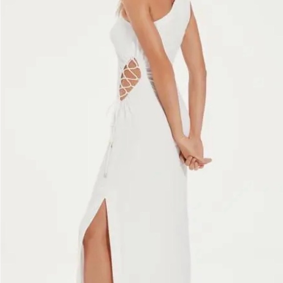 Vix Paula Hermanny Chic One-Shoulder White Linen Dress - Picture 2 of 10
